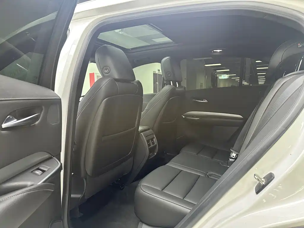 Cadillac XT4 — фото 10