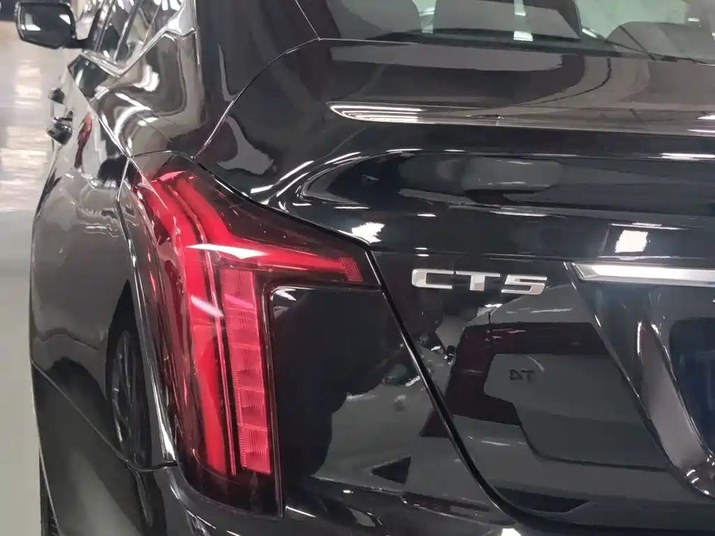 Cadillac CT5 — фото 20