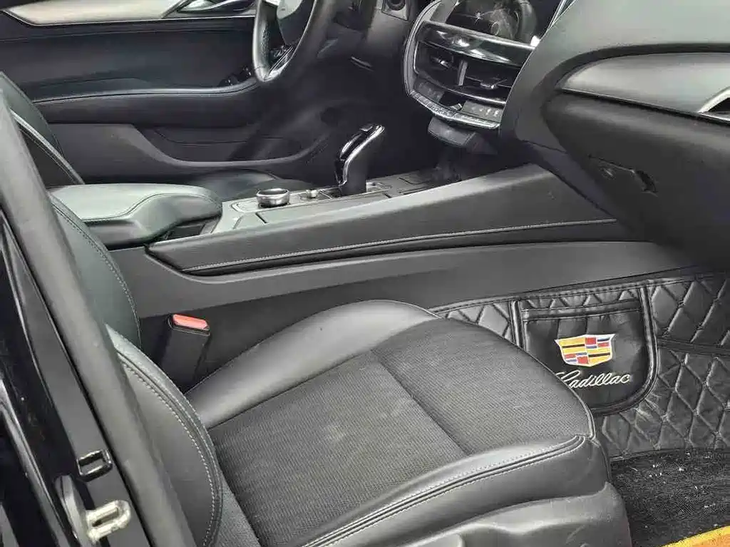 Cadillac CT5 — фото 7