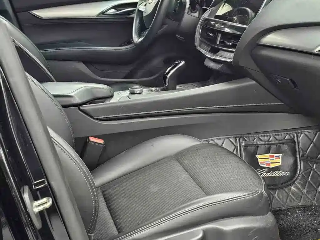 Cadillac CT5 — фото 8