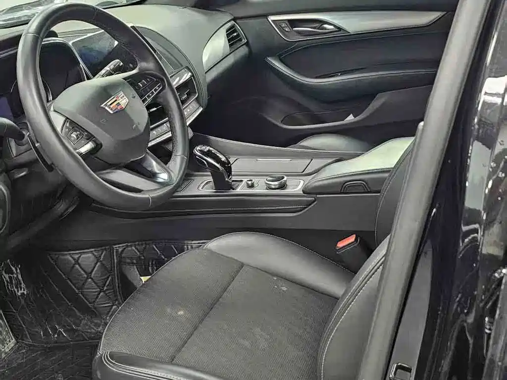 Cadillac CT5 — фото 10