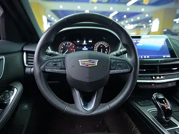 Cadillac CT5 — фото 8