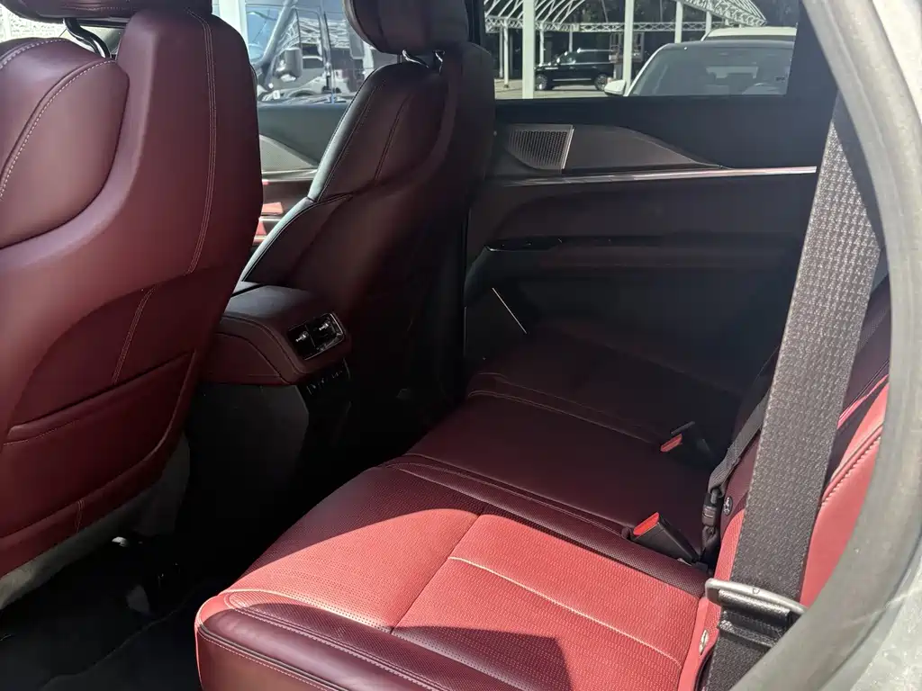 Cadillac XT5 — фото 6