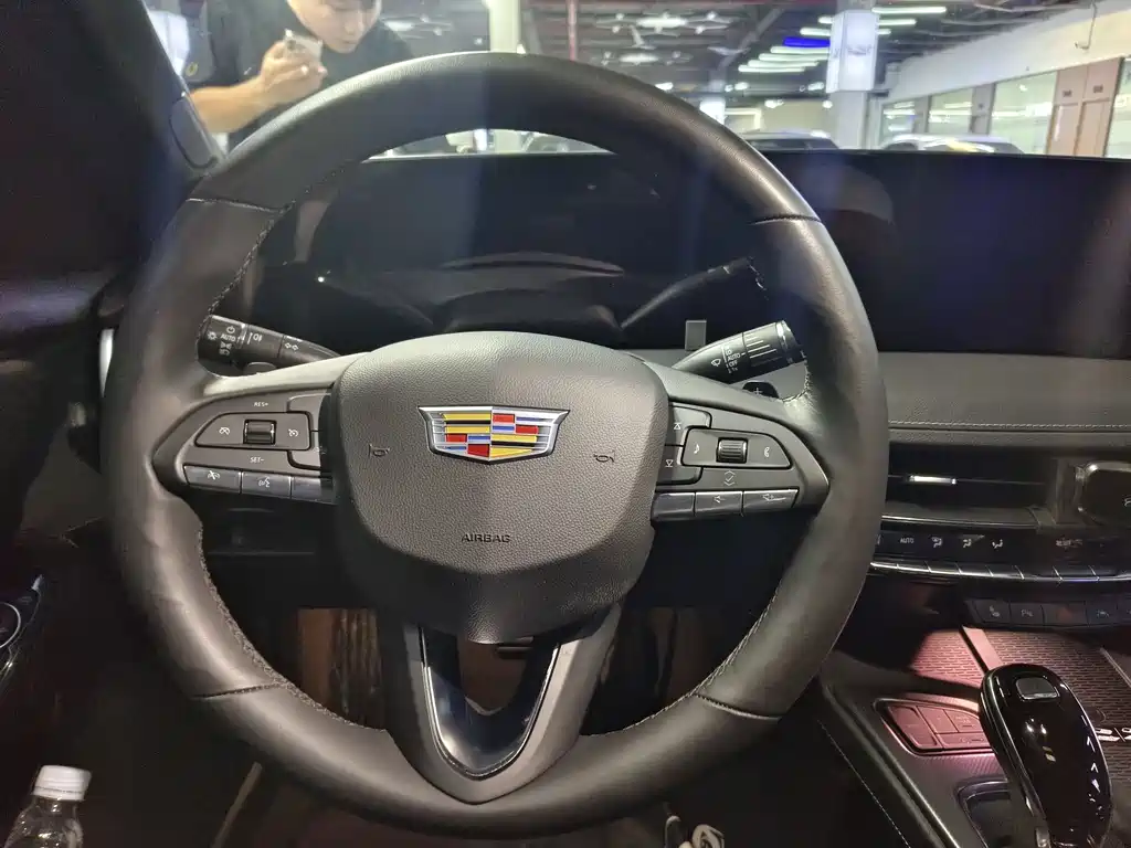 Cadillac CT5 — фото 11