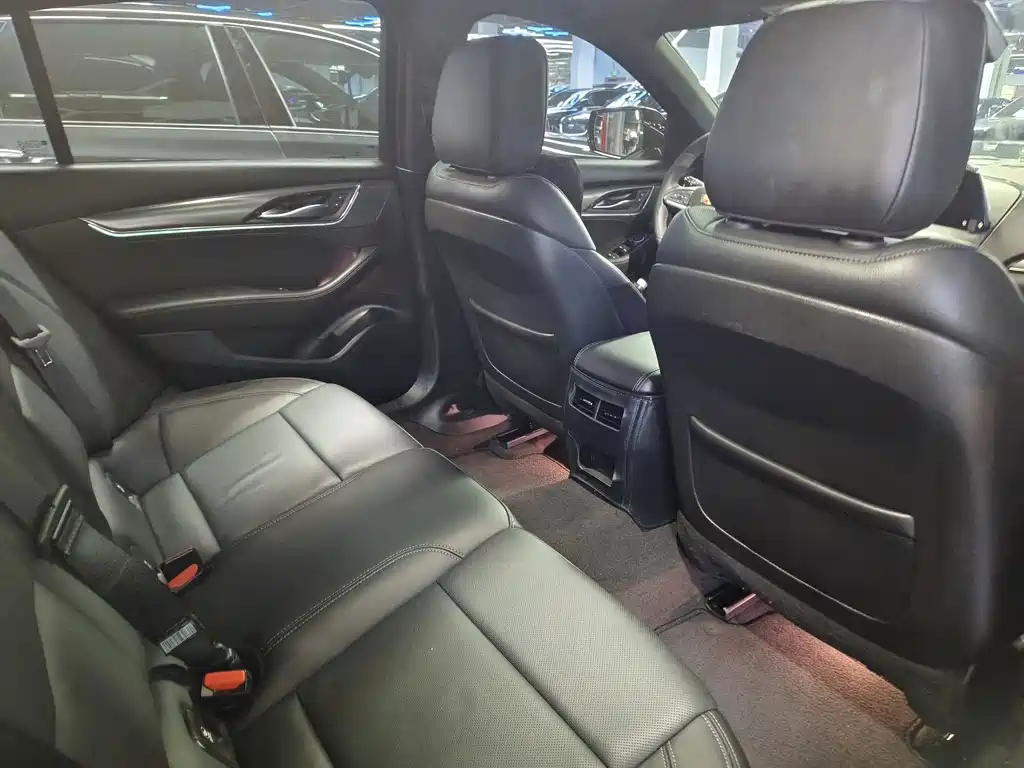 Cadillac CT5 — фото 14