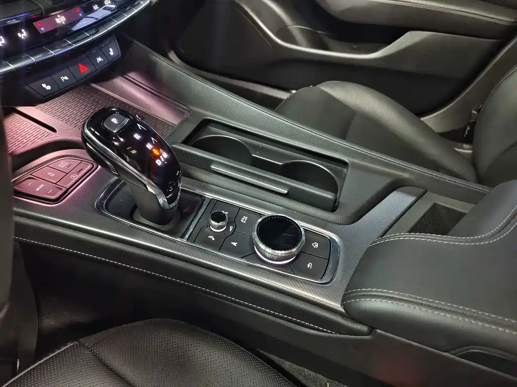 Cadillac CT5 — фото 6