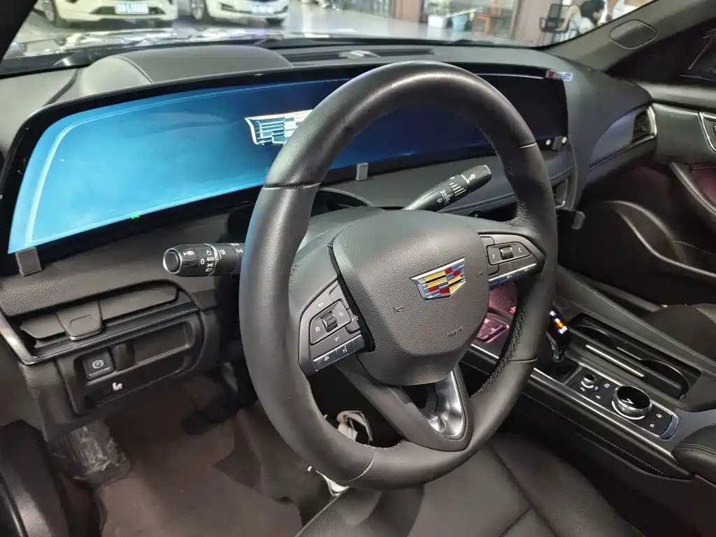 Cadillac CT5 — фото 7