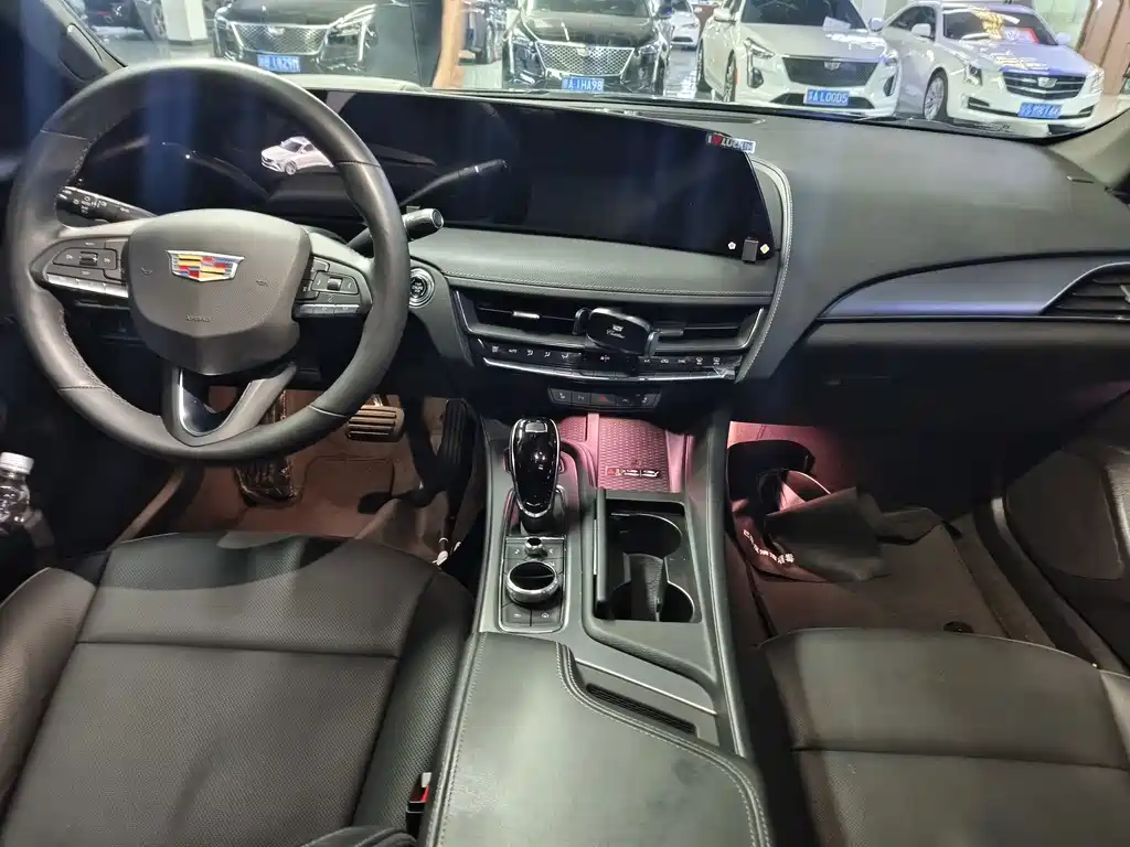 Cadillac CT5 — фото 10