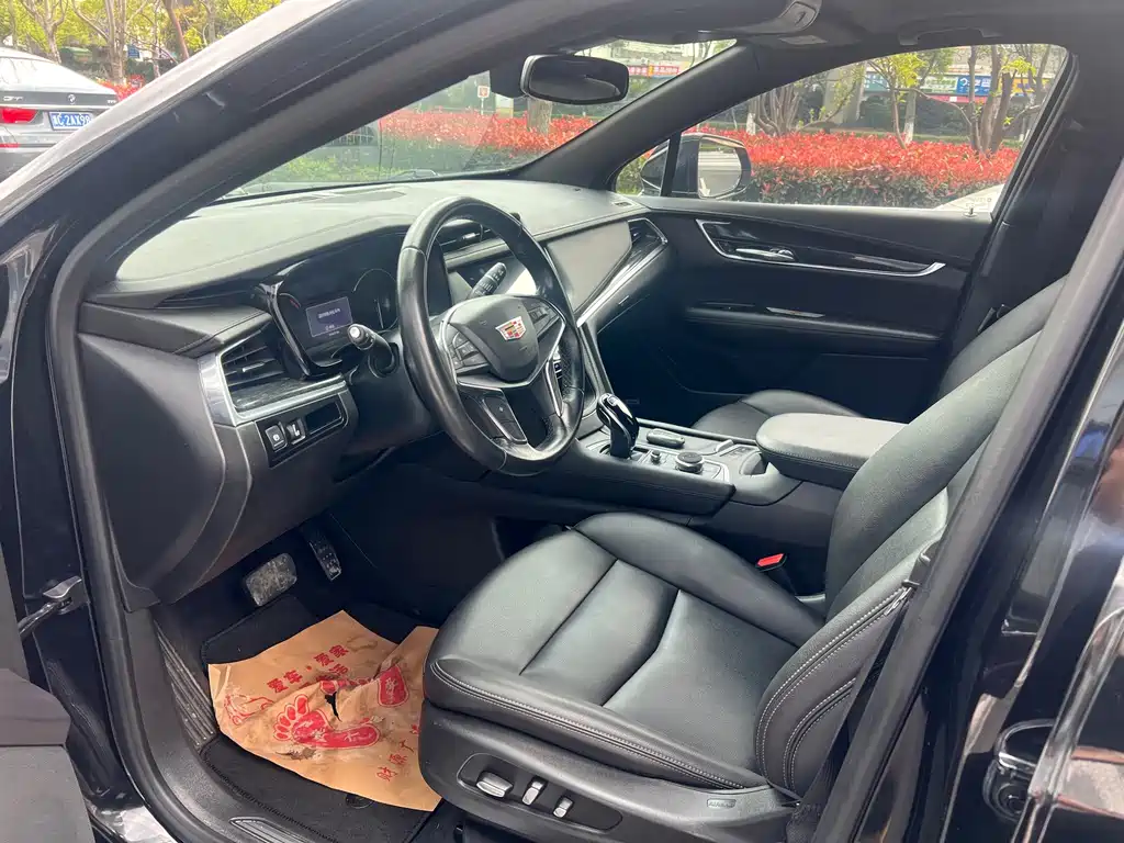 Cadillac XT5 — фото 7