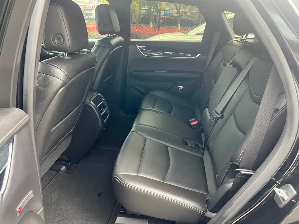 Cadillac XT5 — фото 8