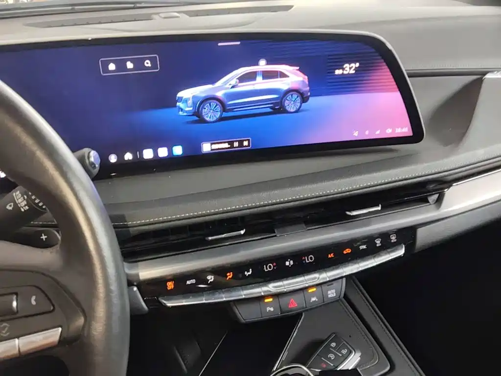 Cadillac XT4 — фото 13