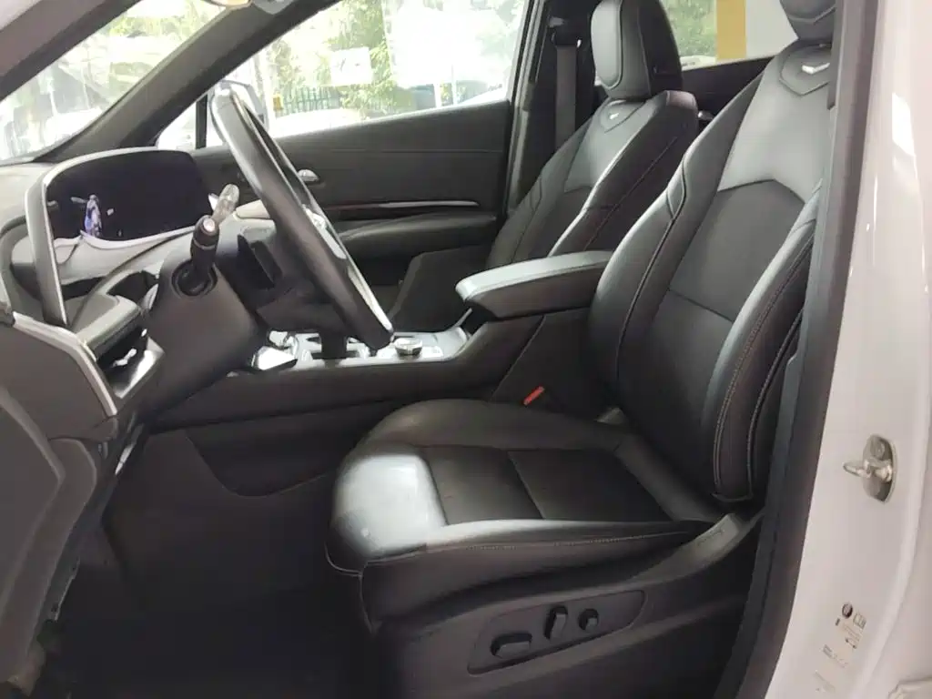 Cadillac XT4 — фото 15