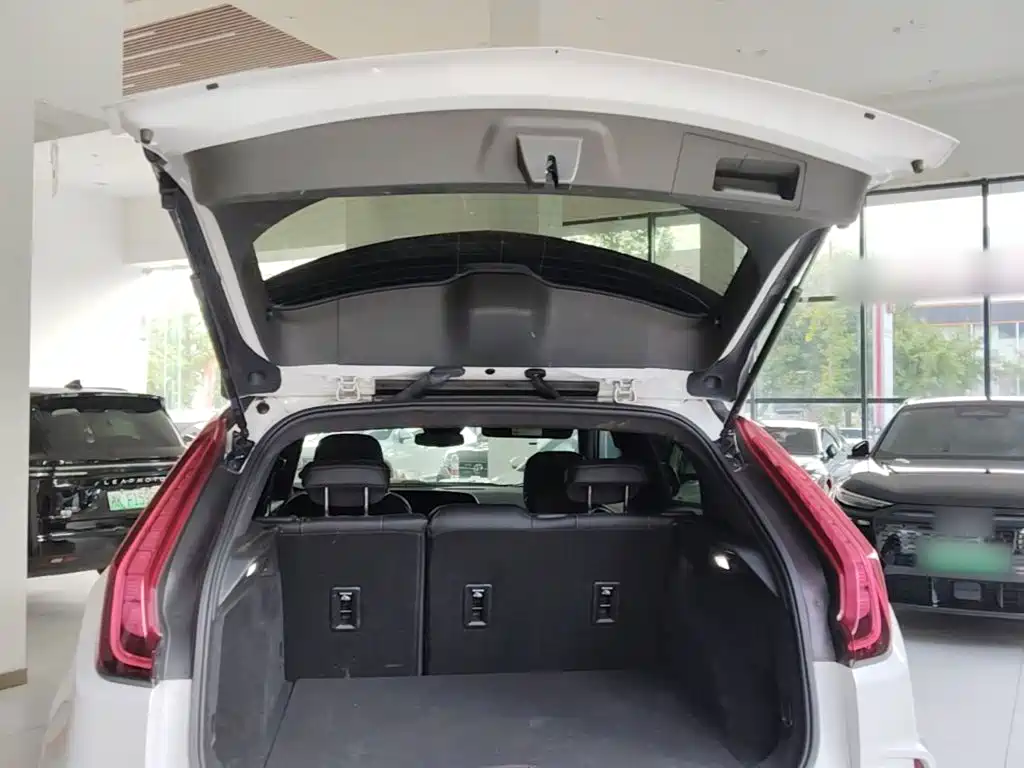 Cadillac XT4 — фото 19