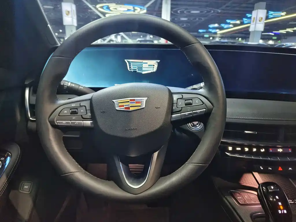 Cadillac CT5 — фото 8