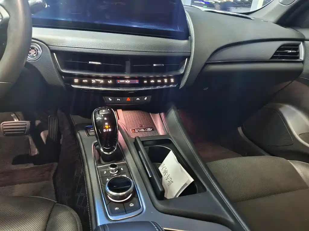 Cadillac CT5 — фото 9
