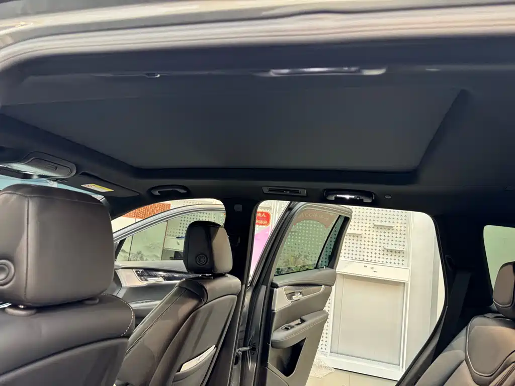 Cadillac XT6 — фото 10