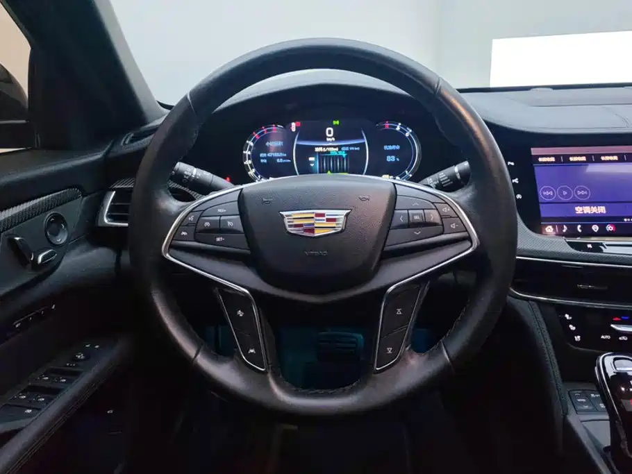 Cadillac CT6 — фото 15