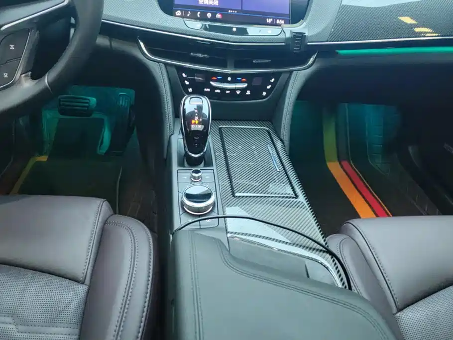 Cadillac CT6 — фото 16