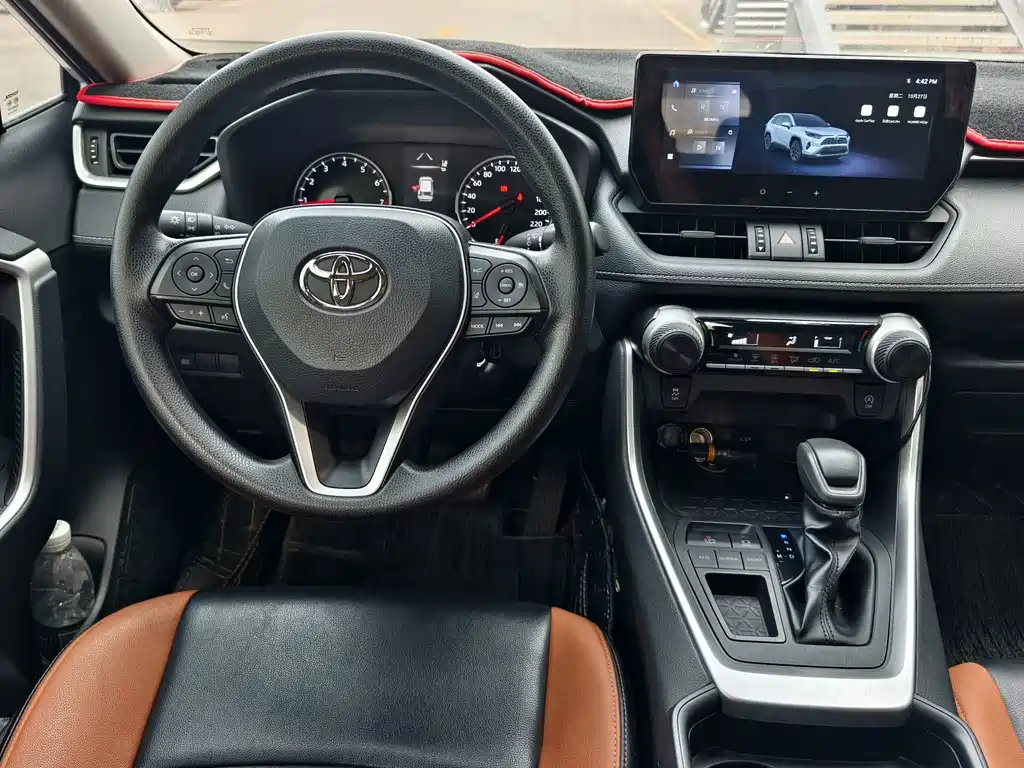 Toyota RAV4 — фото 8