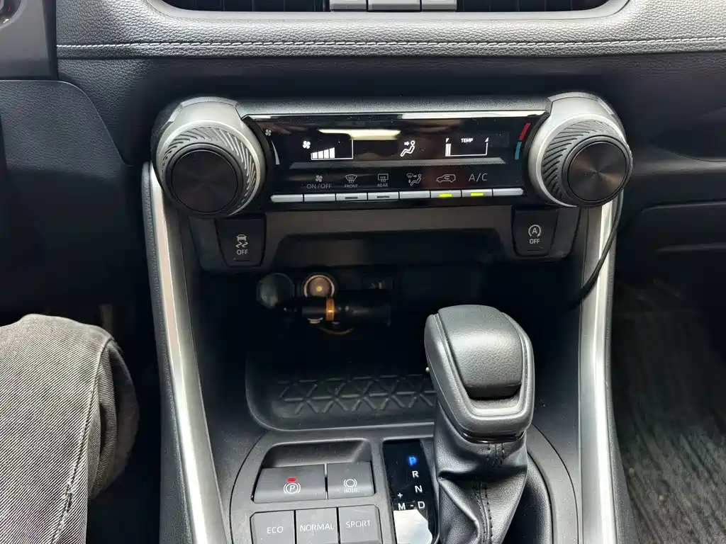Toyota RAV4 — фото 9