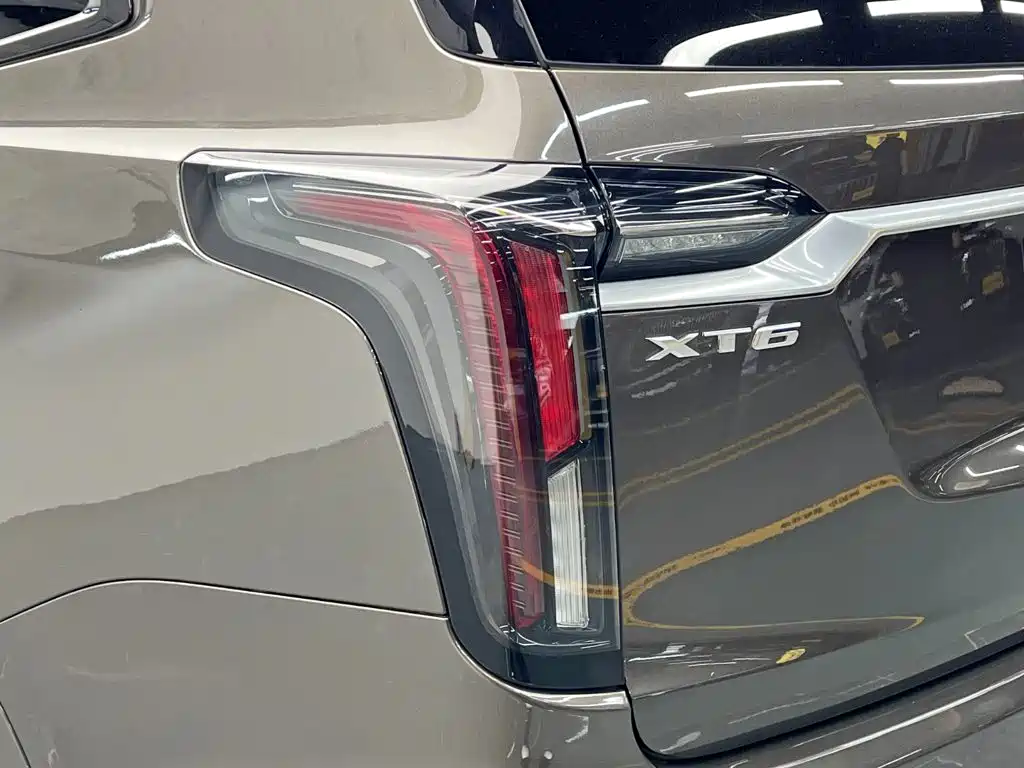 Cadillac XT6 — фото 11