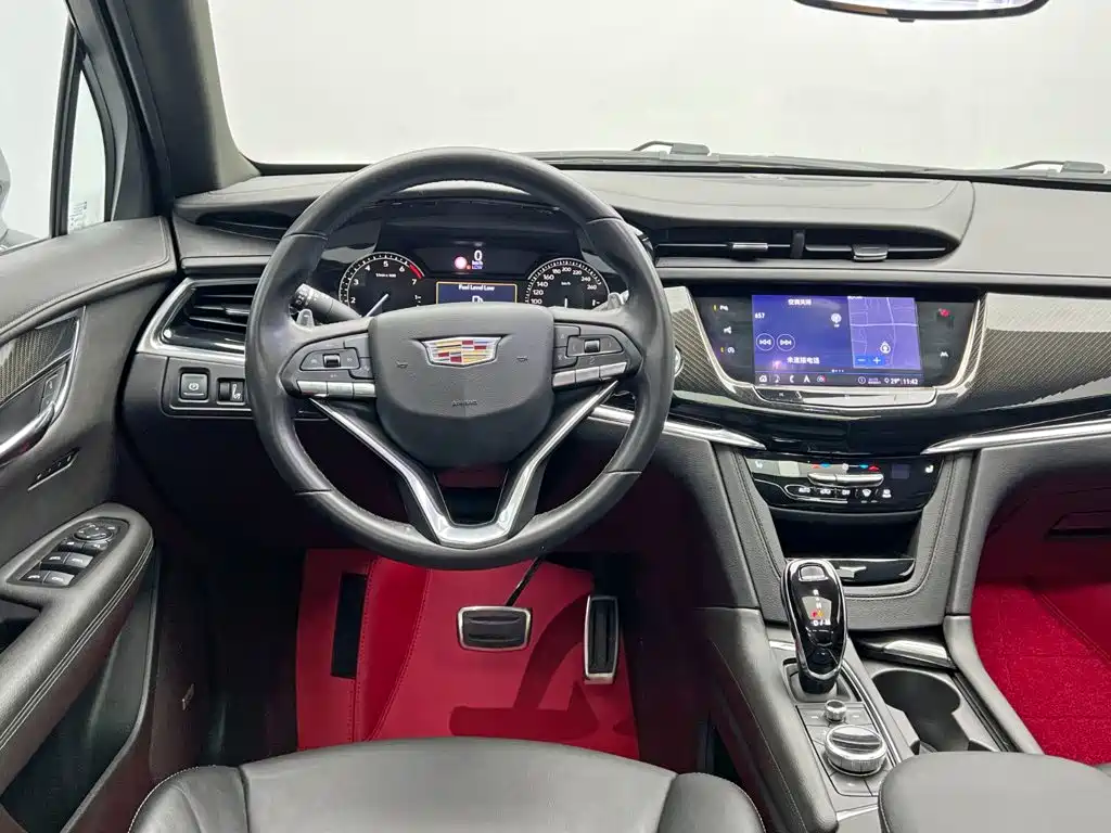 Cadillac XT6 — фото 21