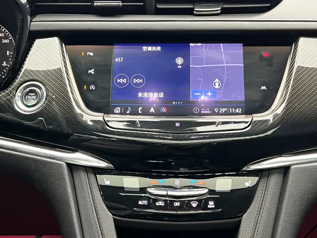 Cadillac XT6 — фото 23