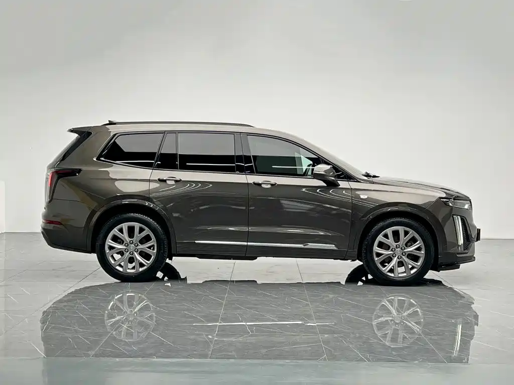 Cadillac XT6 — фото 8
