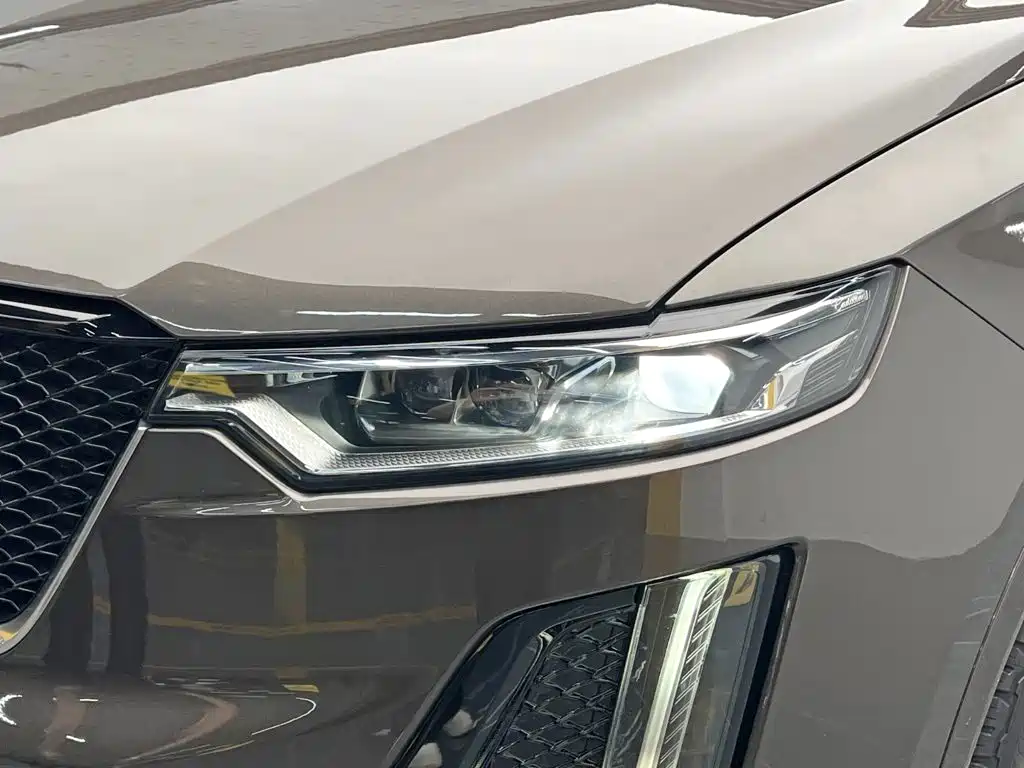 Cadillac XT6 — фото 10
