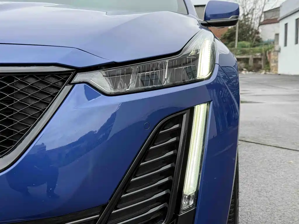Cadillac CT5 — фото 4