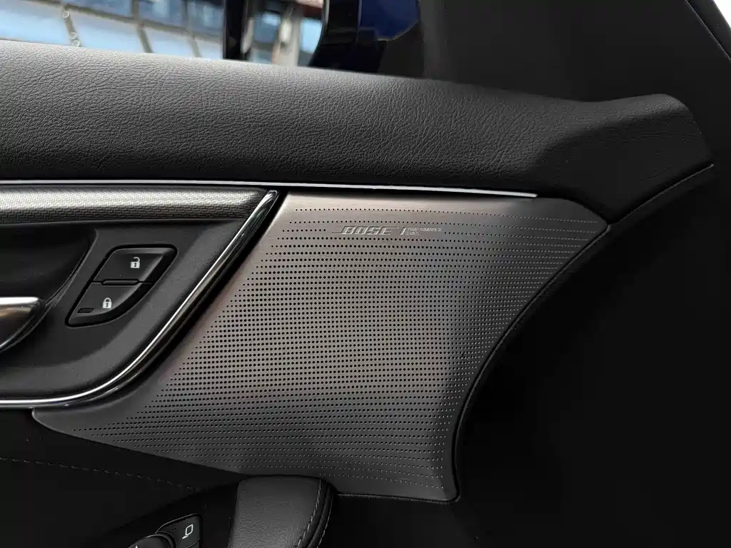 Cadillac CT5 — фото 10