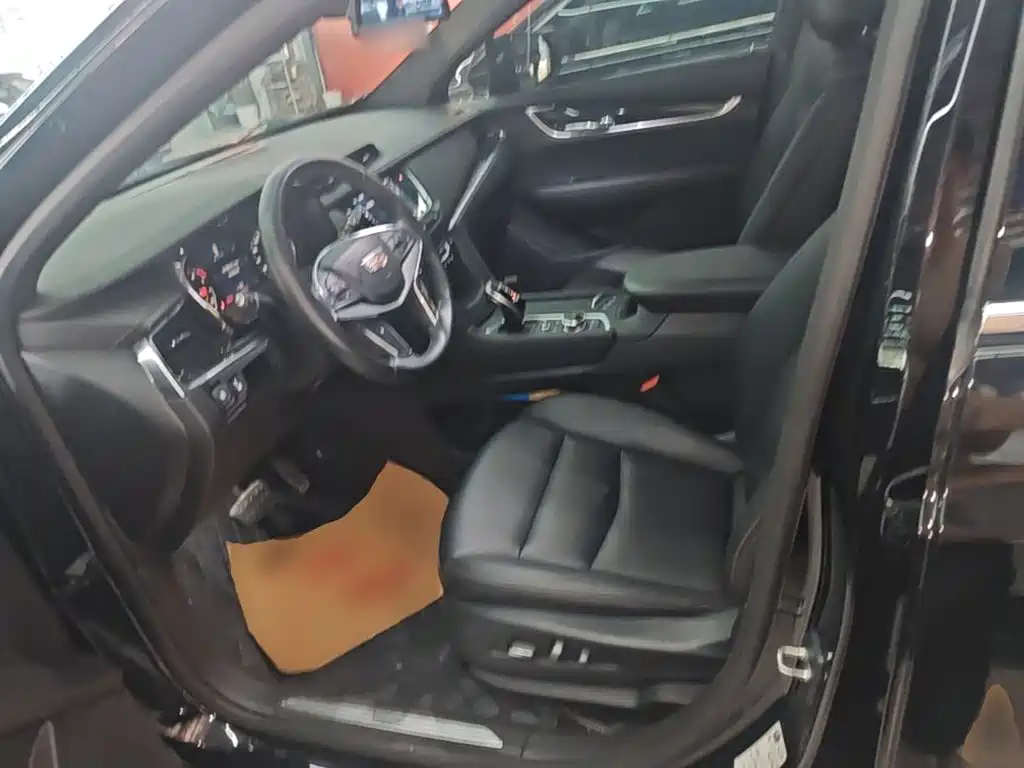 Cadillac XT5 — фото 15
