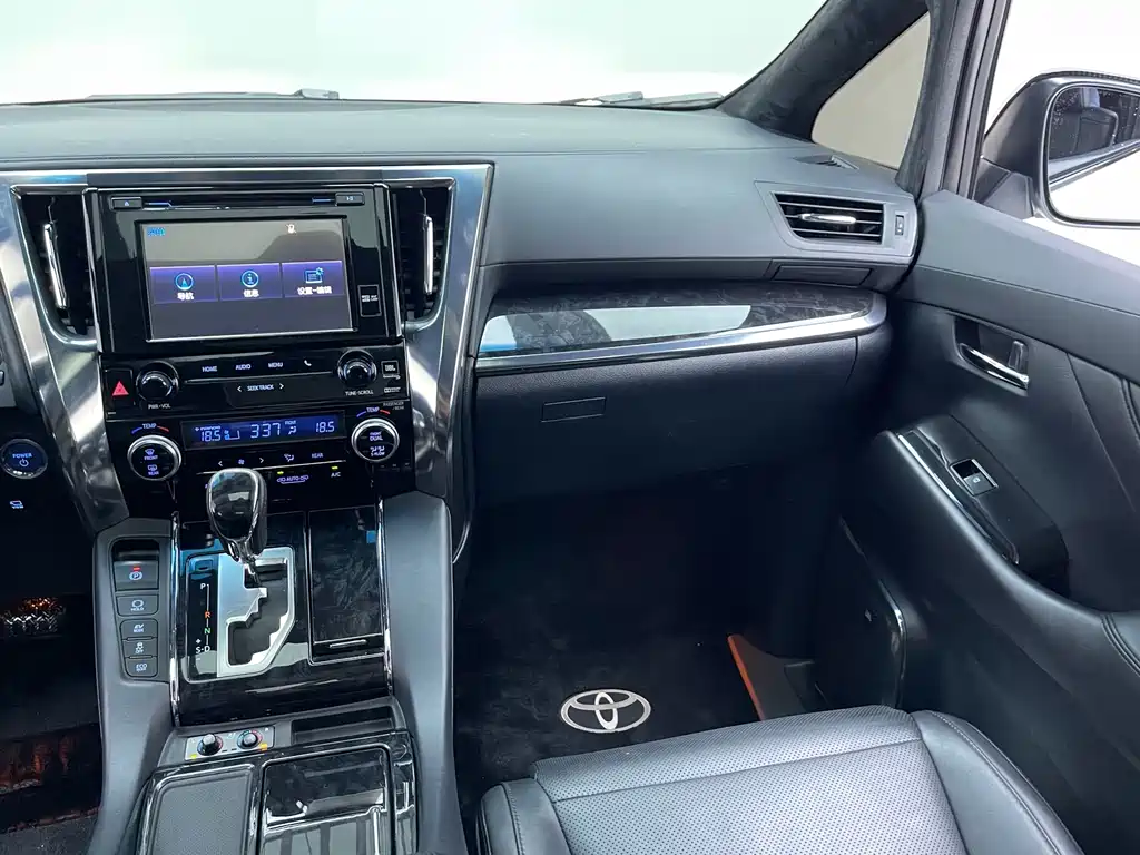 Toyota Vellfire — фото 11