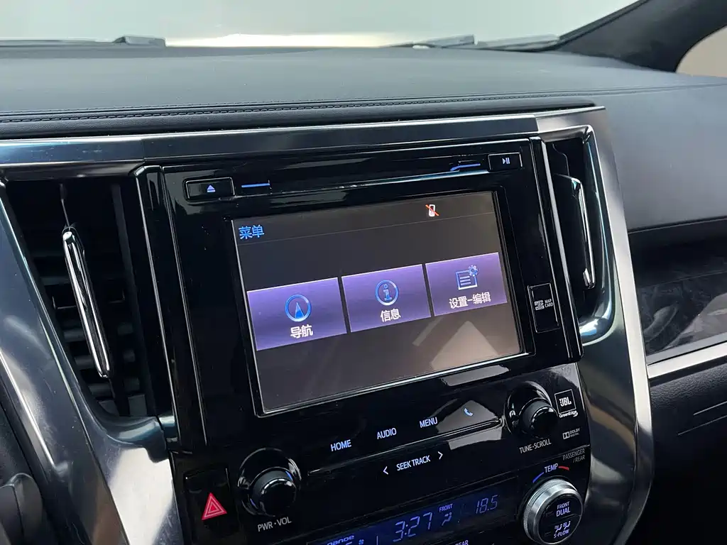 Toyota Vellfire — фото 4