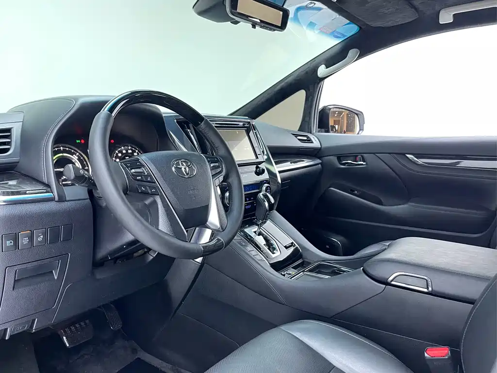 Toyota Vellfire — фото 7