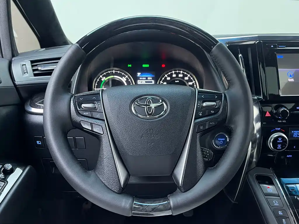 Toyota Vellfire — фото 8