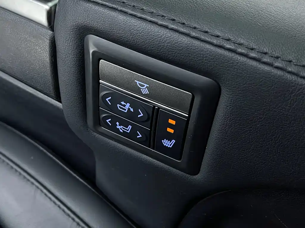 Toyota Vellfire — фото 9