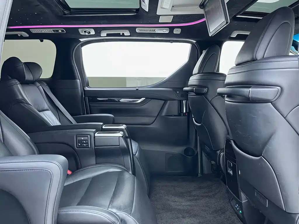 Toyota Vellfire — фото 10