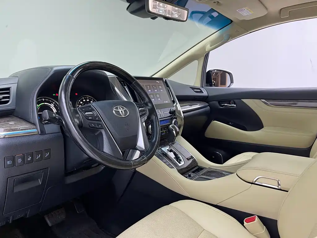 Toyota Vellfire — фото 7