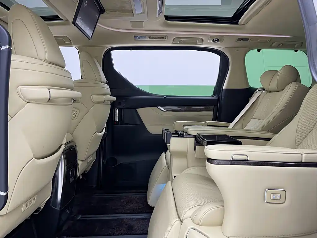 Toyota Vellfire — фото 8