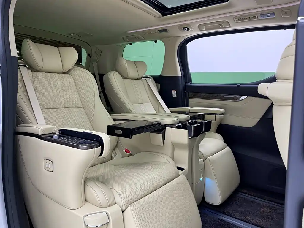 Toyota Vellfire — фото 10