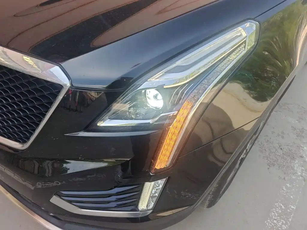 Cadillac XT5 — фото 18
