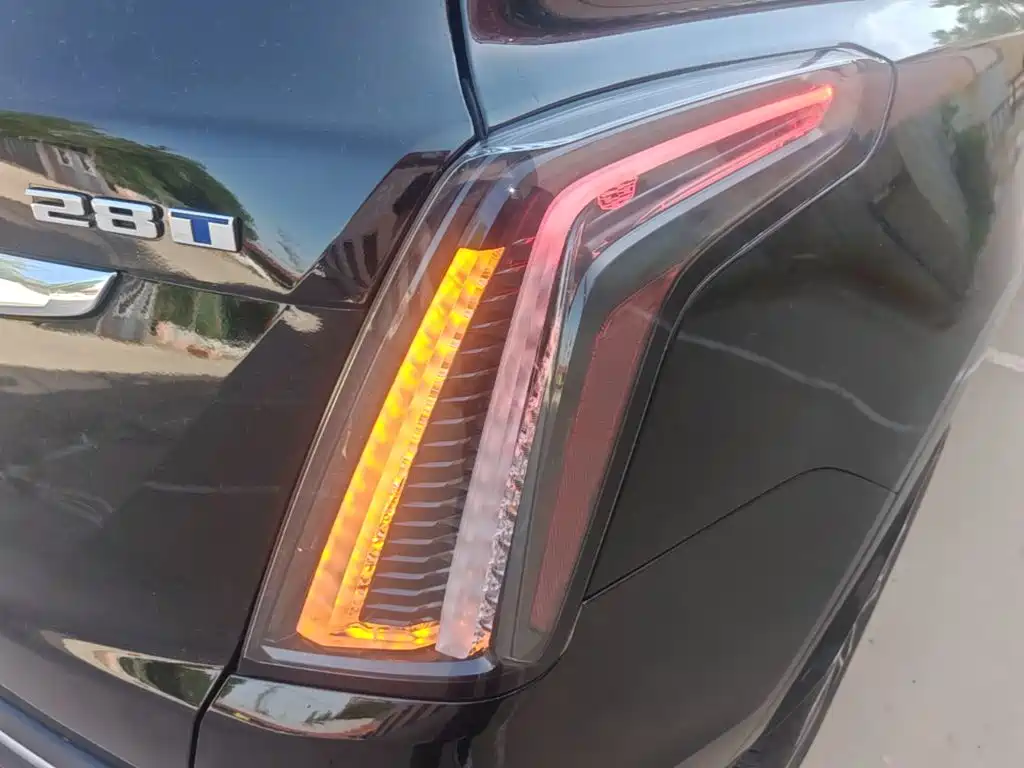 Cadillac XT5 — фото 24