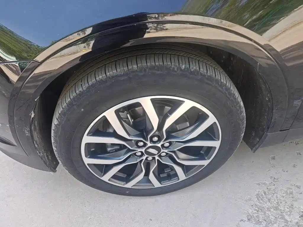 Cadillac XT5 — фото 25
