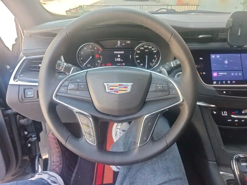 Cadillac XT5 — фото 7