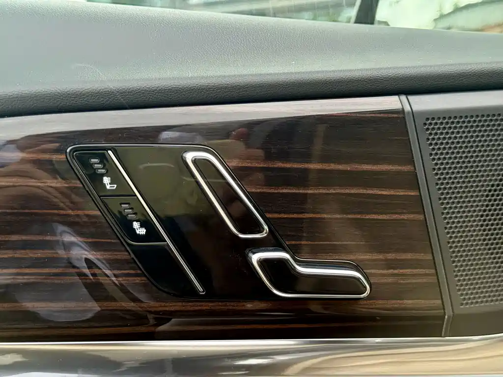 Cadillac XT5 — фото 11