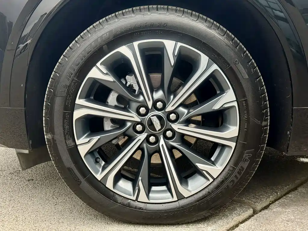 Cadillac XT5 — фото 13