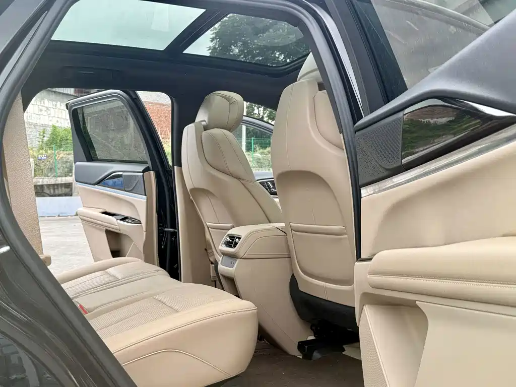 Cadillac XT5 — фото 9