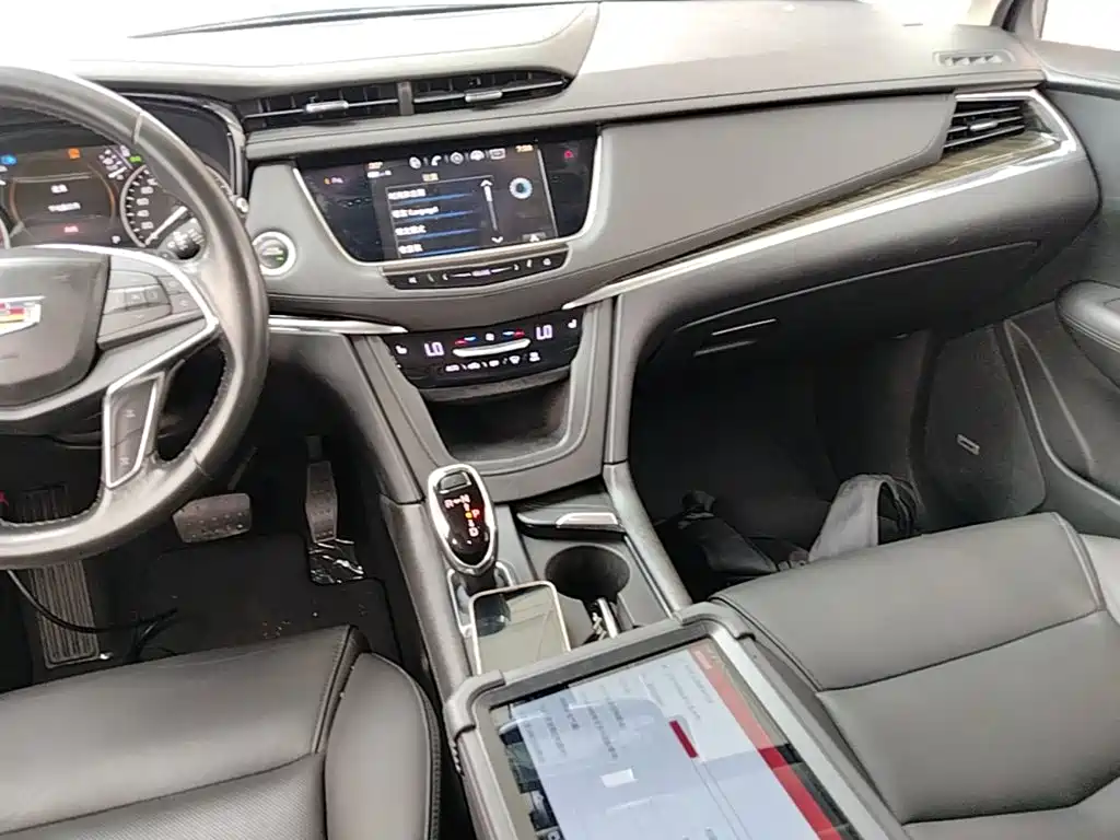 Cadillac XT5 — фото 13