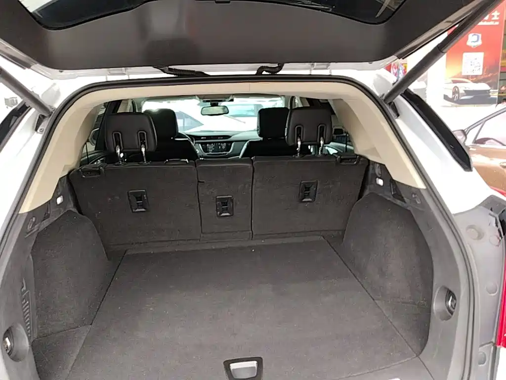 Cadillac XT5 — фото 19
